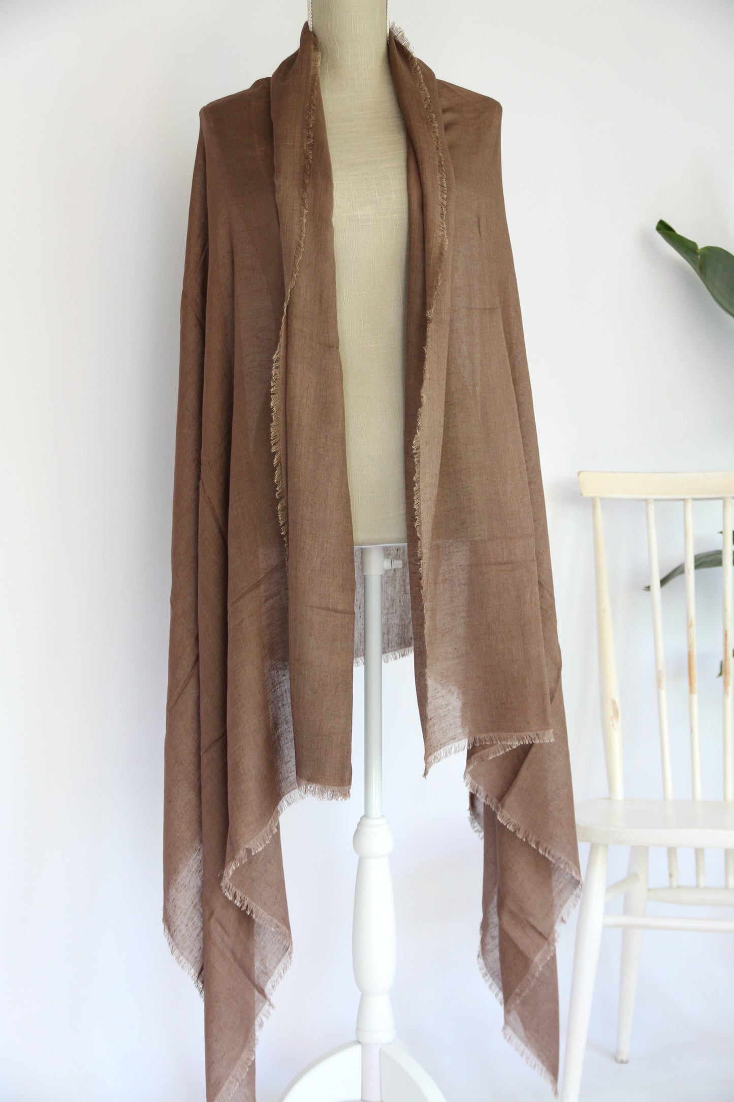 Plant-dyed modal linen shawl / Brown
