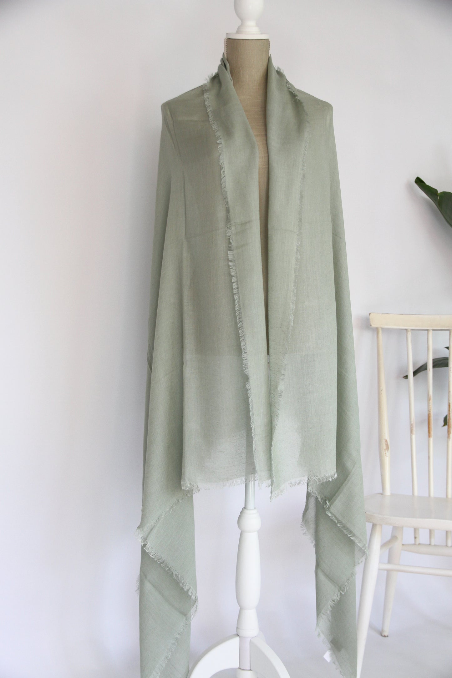 Plant-dyed modal linen shawl / Green