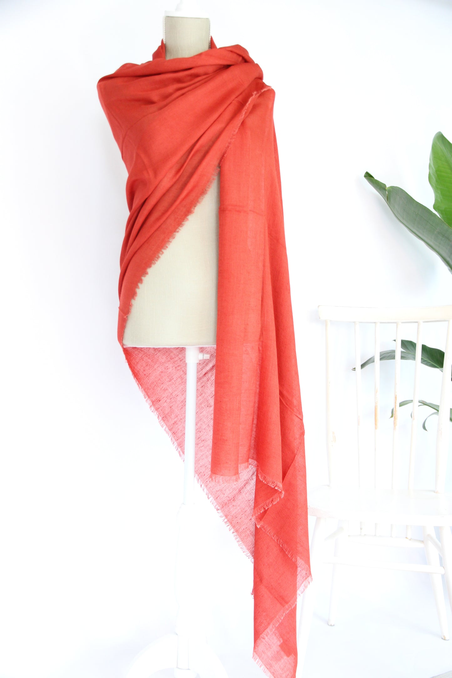 Plant-dyed modal linen shawl / Red