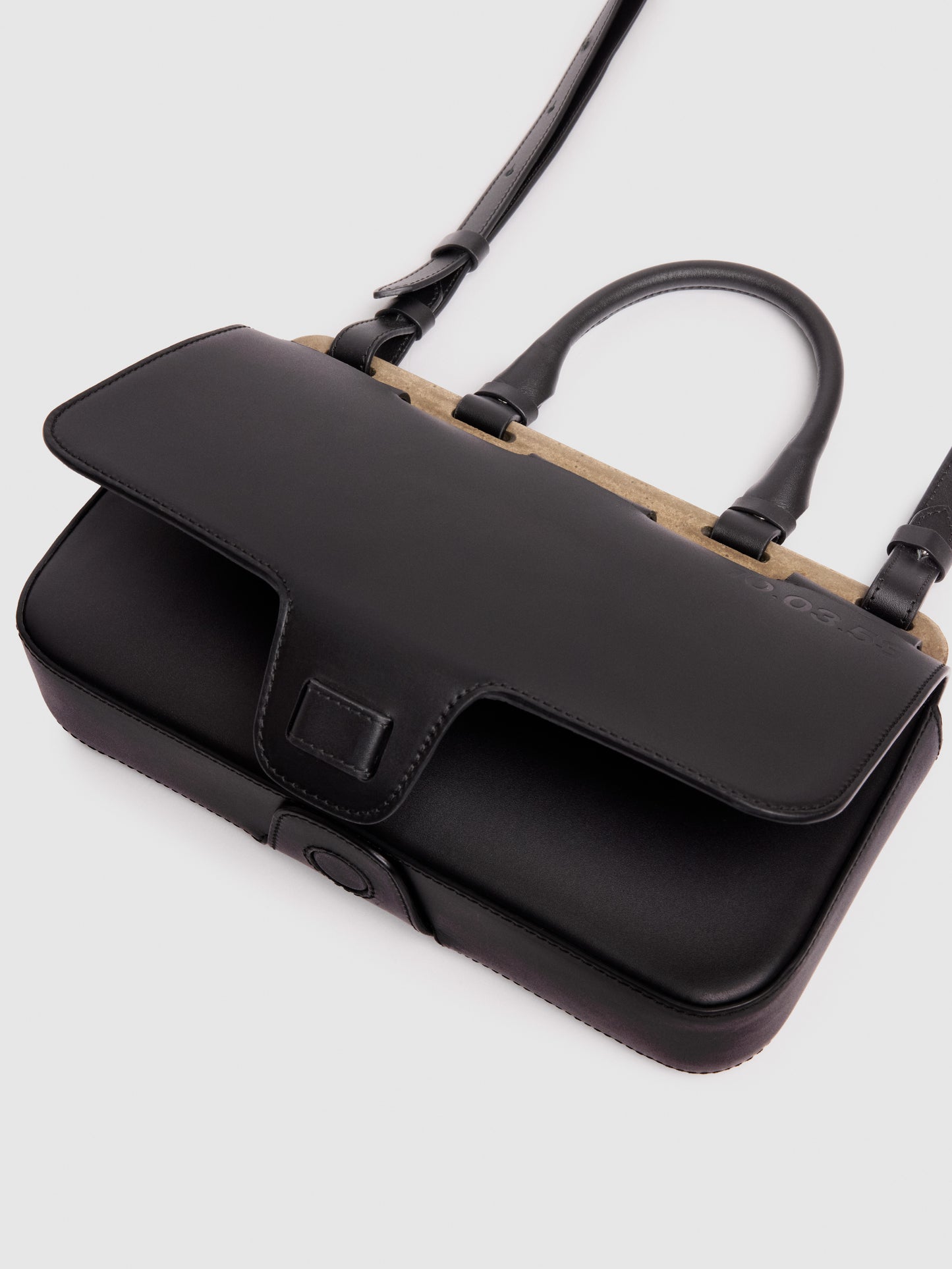 10.03.53 CONCRETE BAGUETTE / BLACK 28×16×6cm