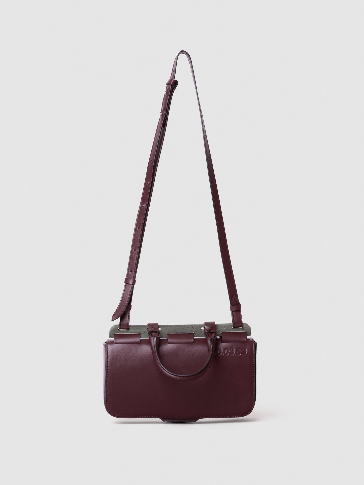 10.03.53 CONCRETE BAGUETTE / BORDEAUX 28×16×6cm