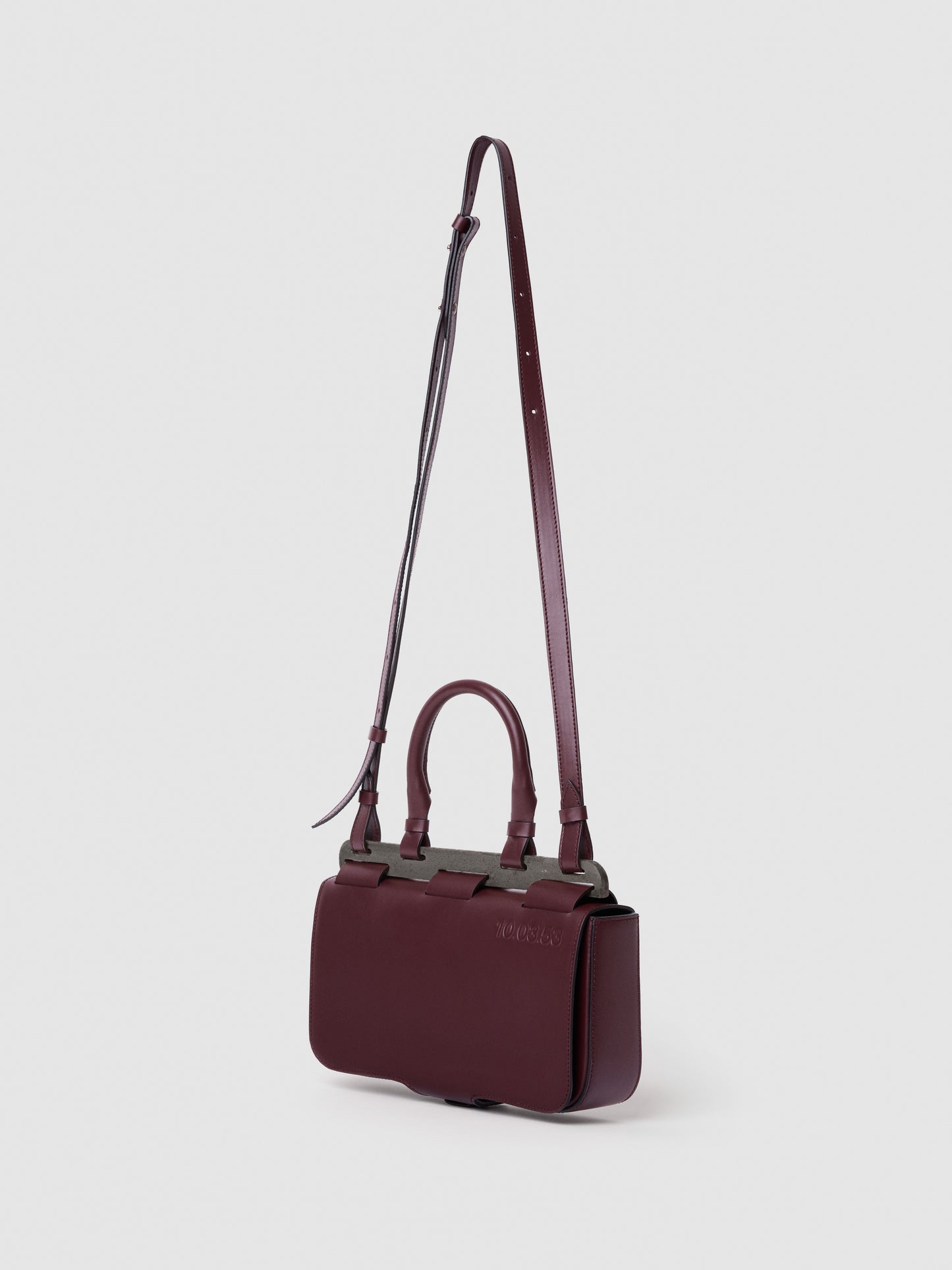 10.03.53 CONCRETE BAGUETTE / BORDEAUX 28×16×6cm