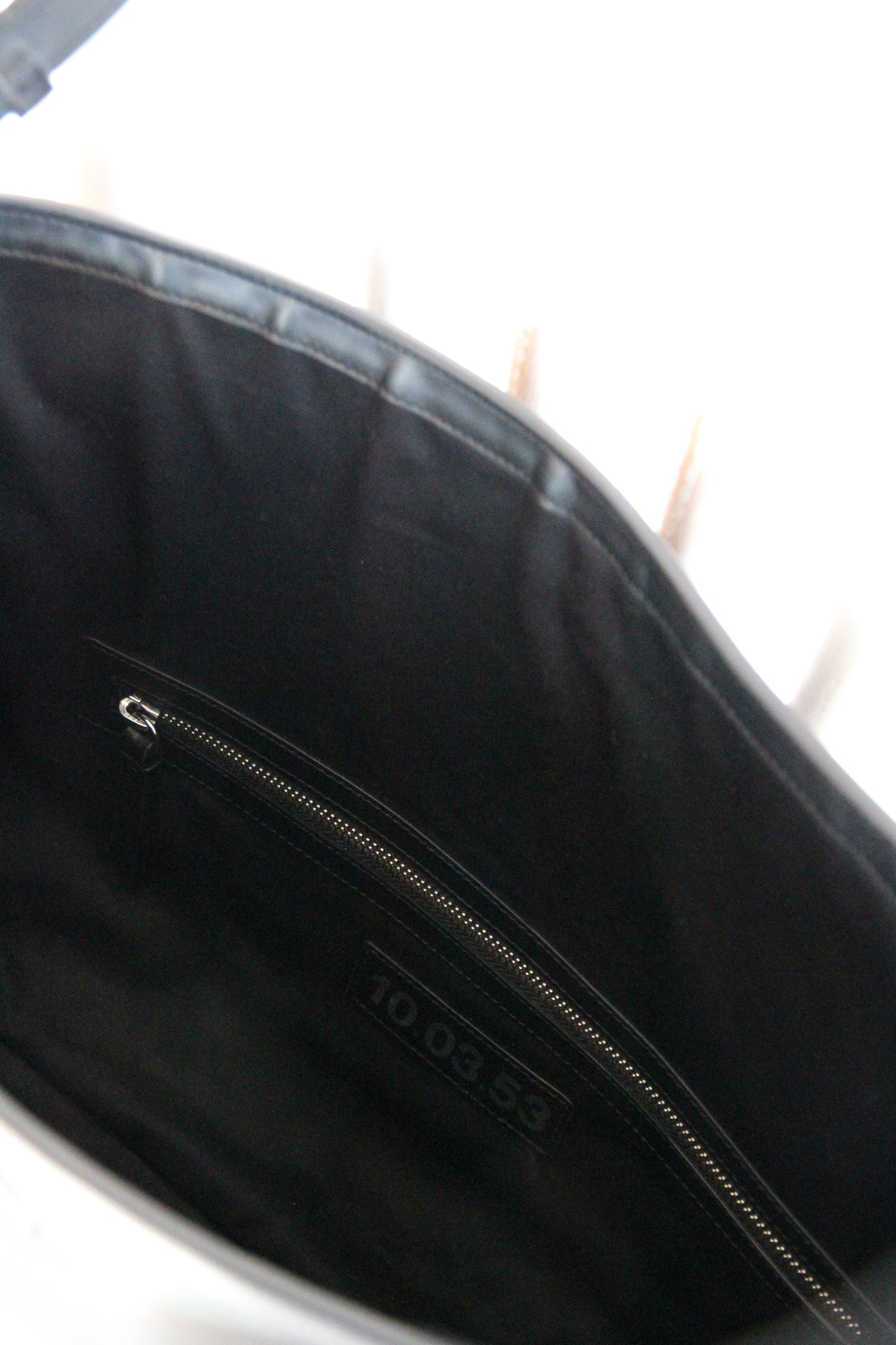 10.03.53 HOBO SOFT / BLACK  48cm×28cm×6.5cm