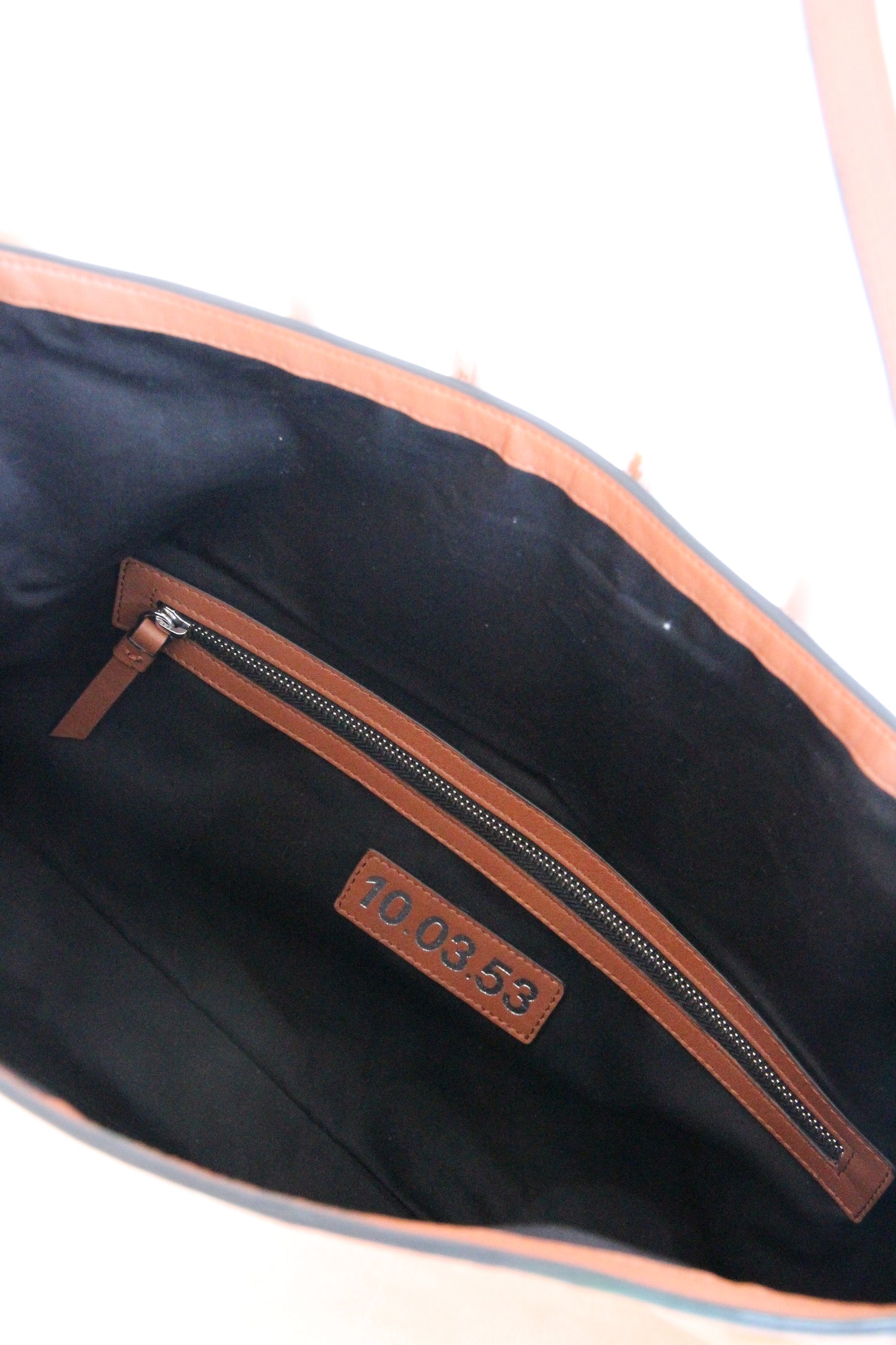 10.03.53 HOBO SOFT / COGNAC 48cm×28cm×6.5cm