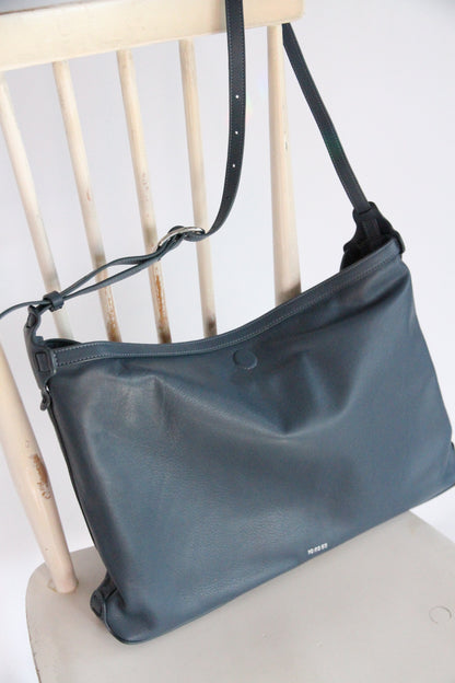10.03.53 HOBO SOFT / BLUE 48×28×6.5cm