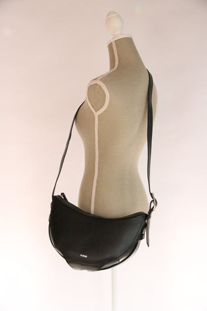 10.03.53 LARGE HALF-MOON / BLACK 29×23×11cm