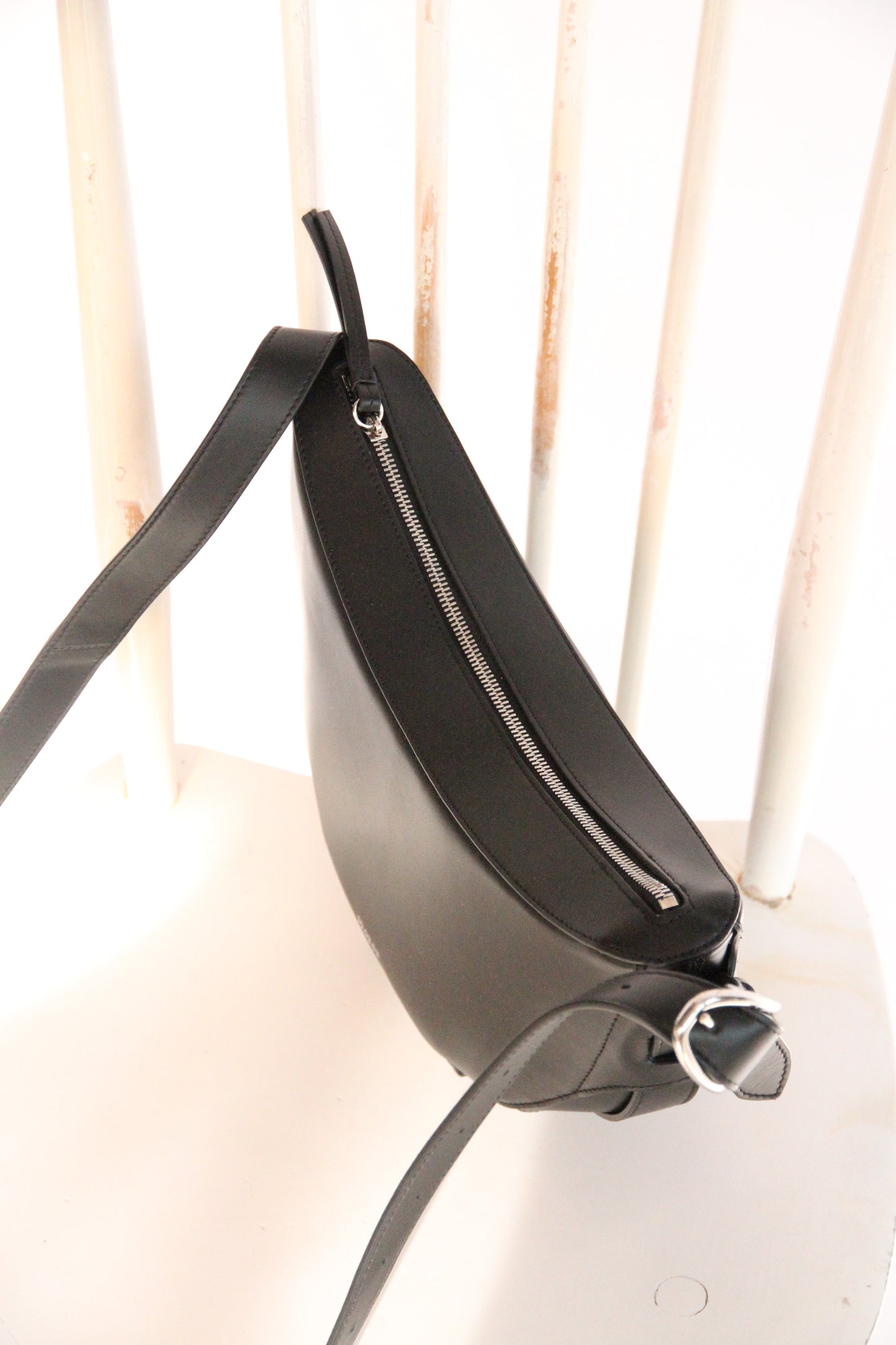 10.03.53 LARGE HALF-MOON / BLACK 29×23×11cm