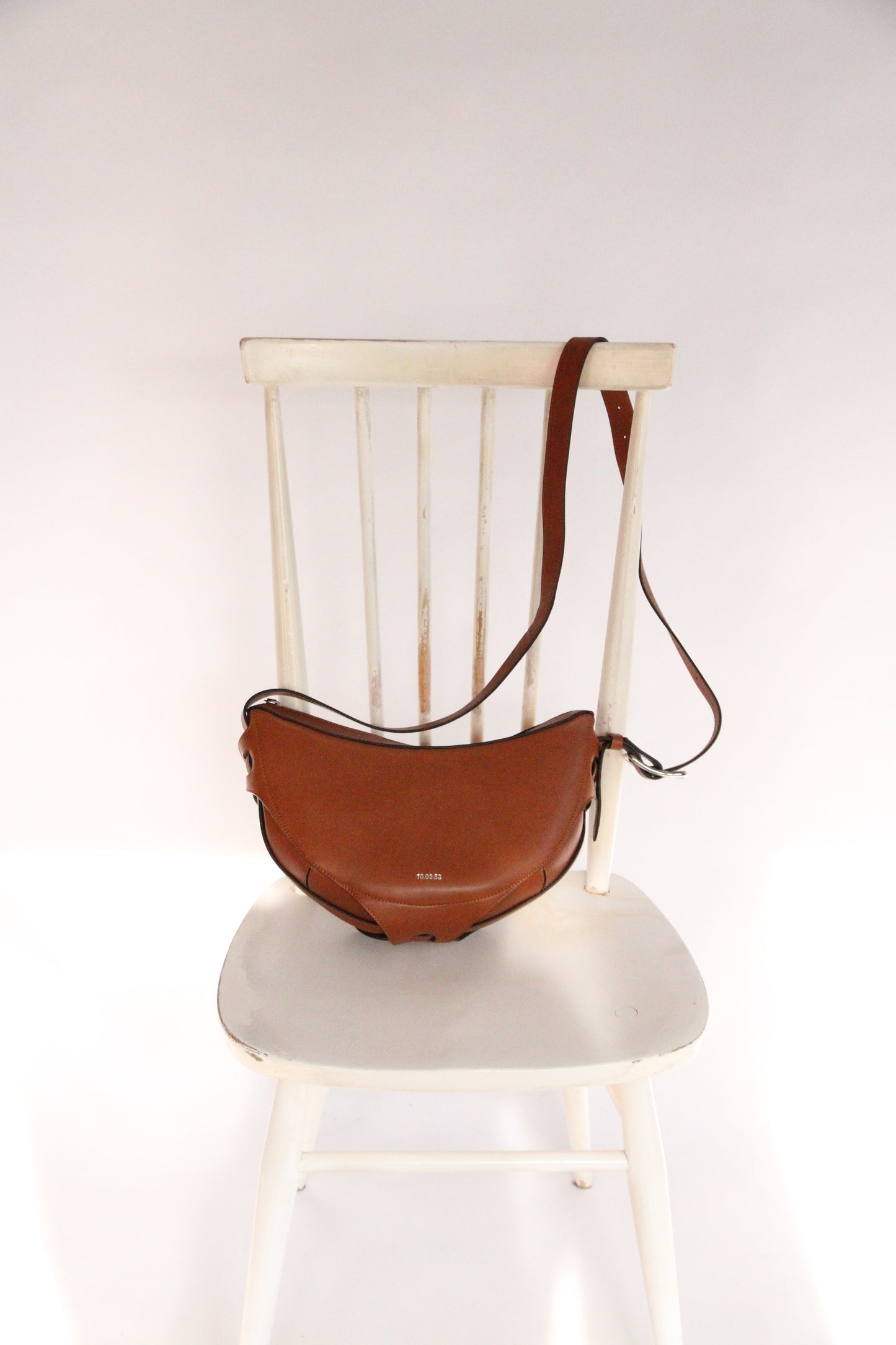 10.03.53 LARGE HALF-MOON / COGNAC  29×23×11cm