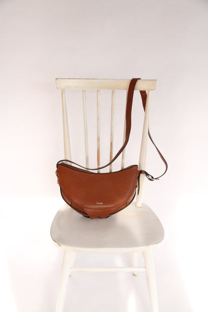 10.03.53 LARGE HALF-MOON / COGNAC  29×23×11cm