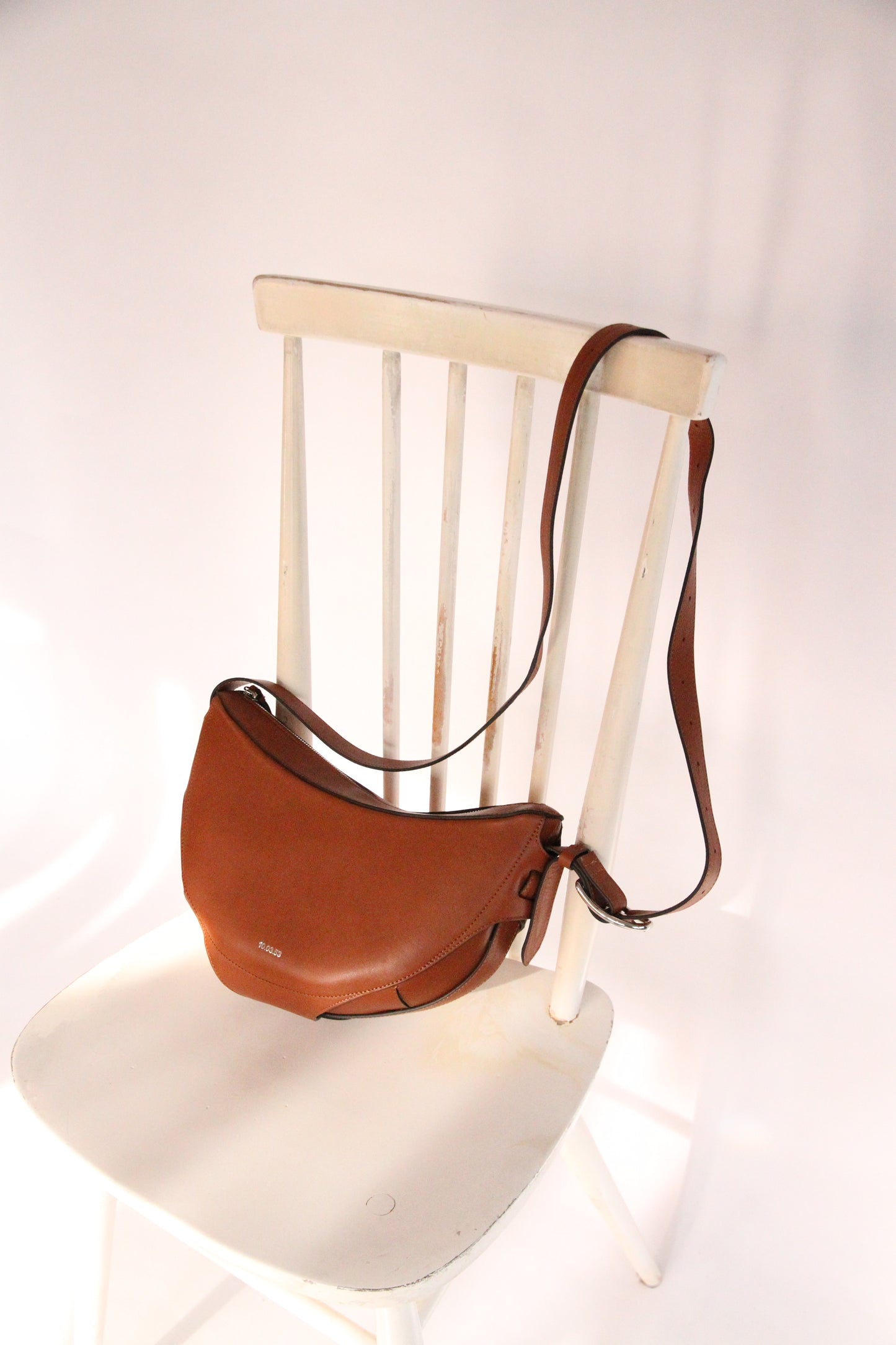 10.03.53 LARGE HALF-MOON / COGNAC  29×23×11cm