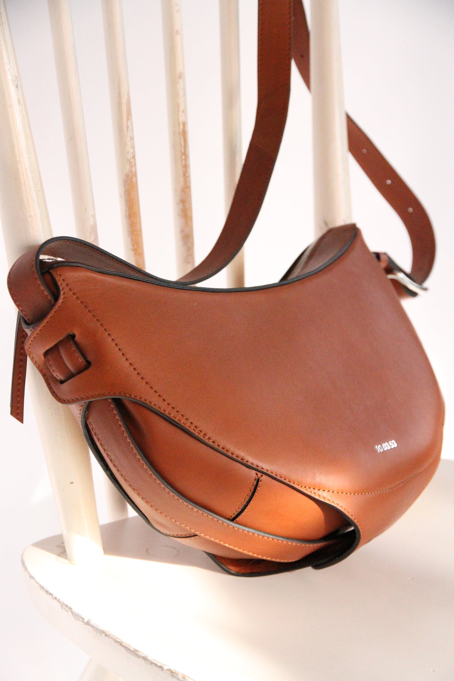 10.03.53 LARGE HALF-MOON / COGNAC  29×23×11cm