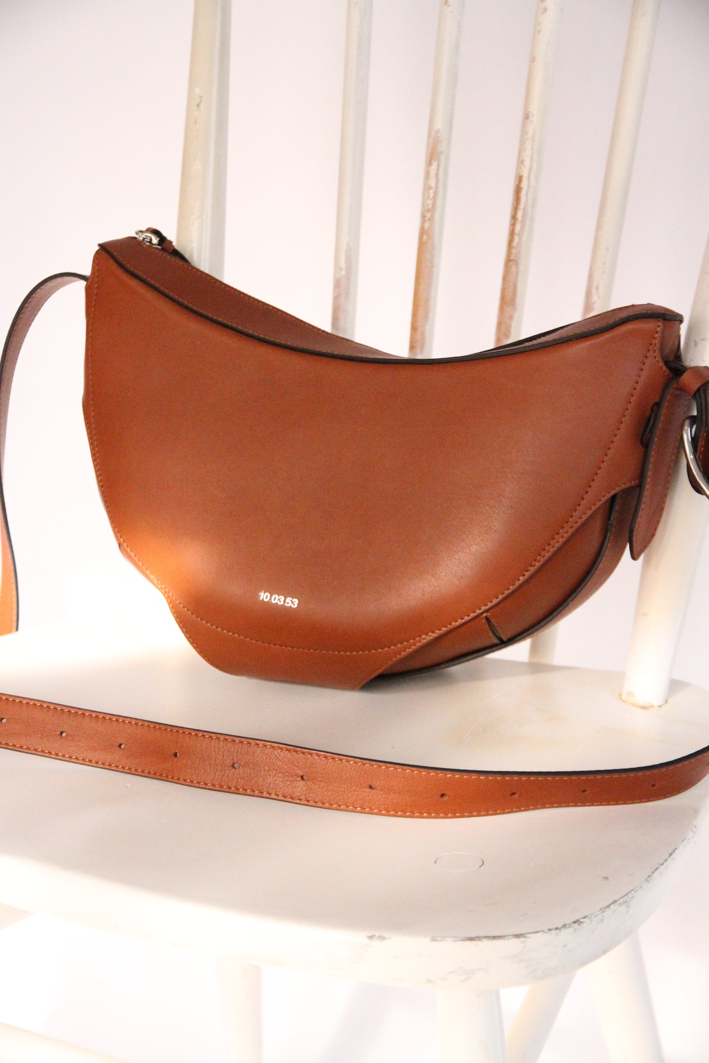10.03.53 LARGE HALF-MOON / COGNAC  29×23×11cm