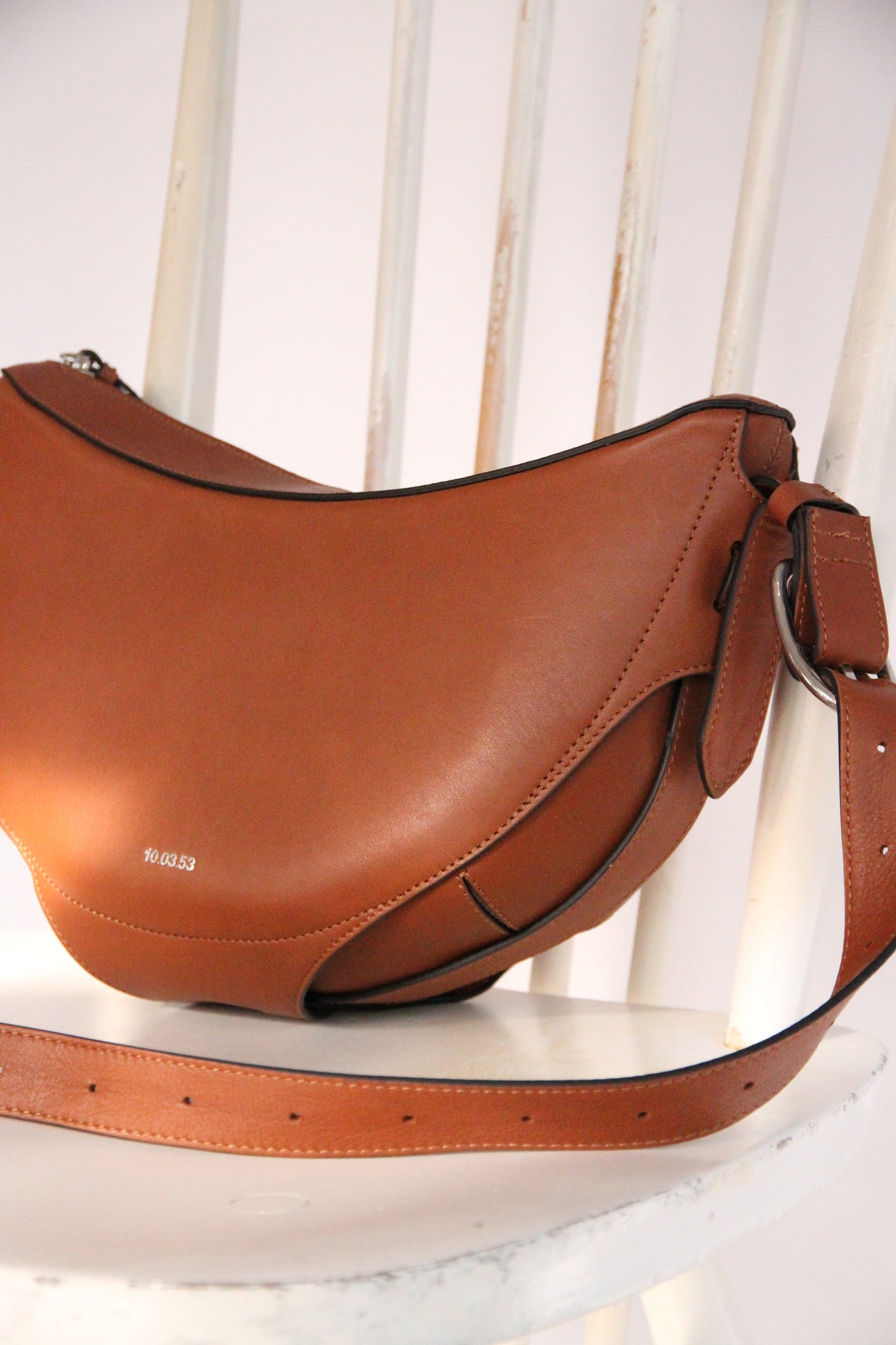 10.03.53 LARGE HALF-MOON / COGNAC  29×23×11cm