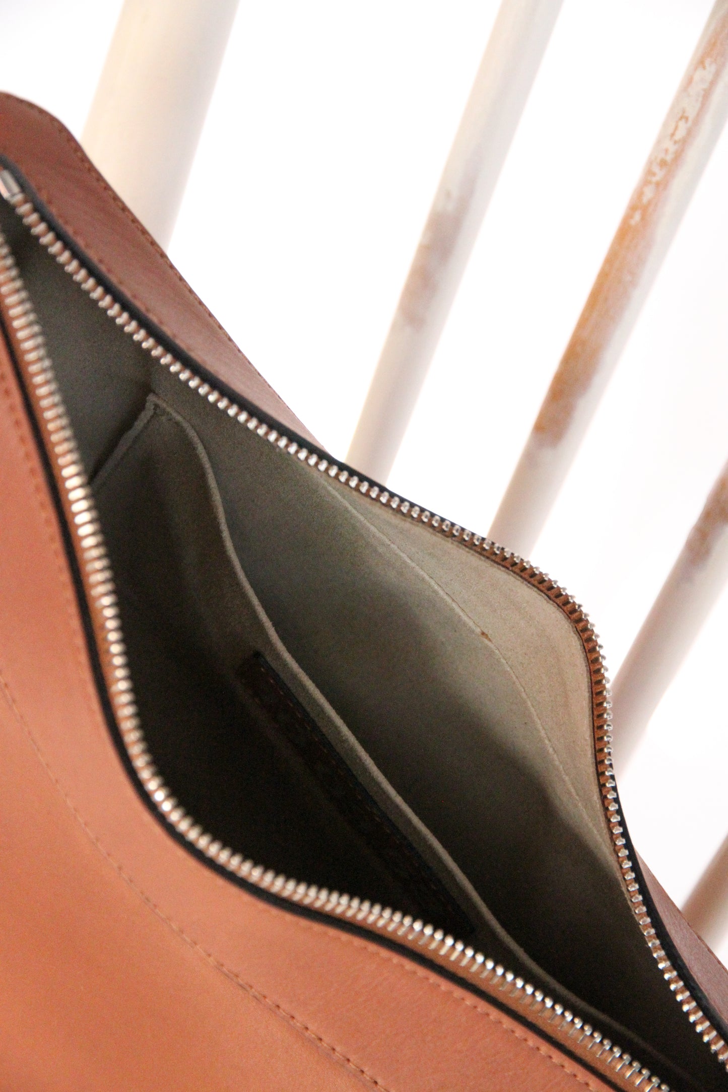 10.03.53 LARGE HALF-MOON / COGNAC  29×23×11cm