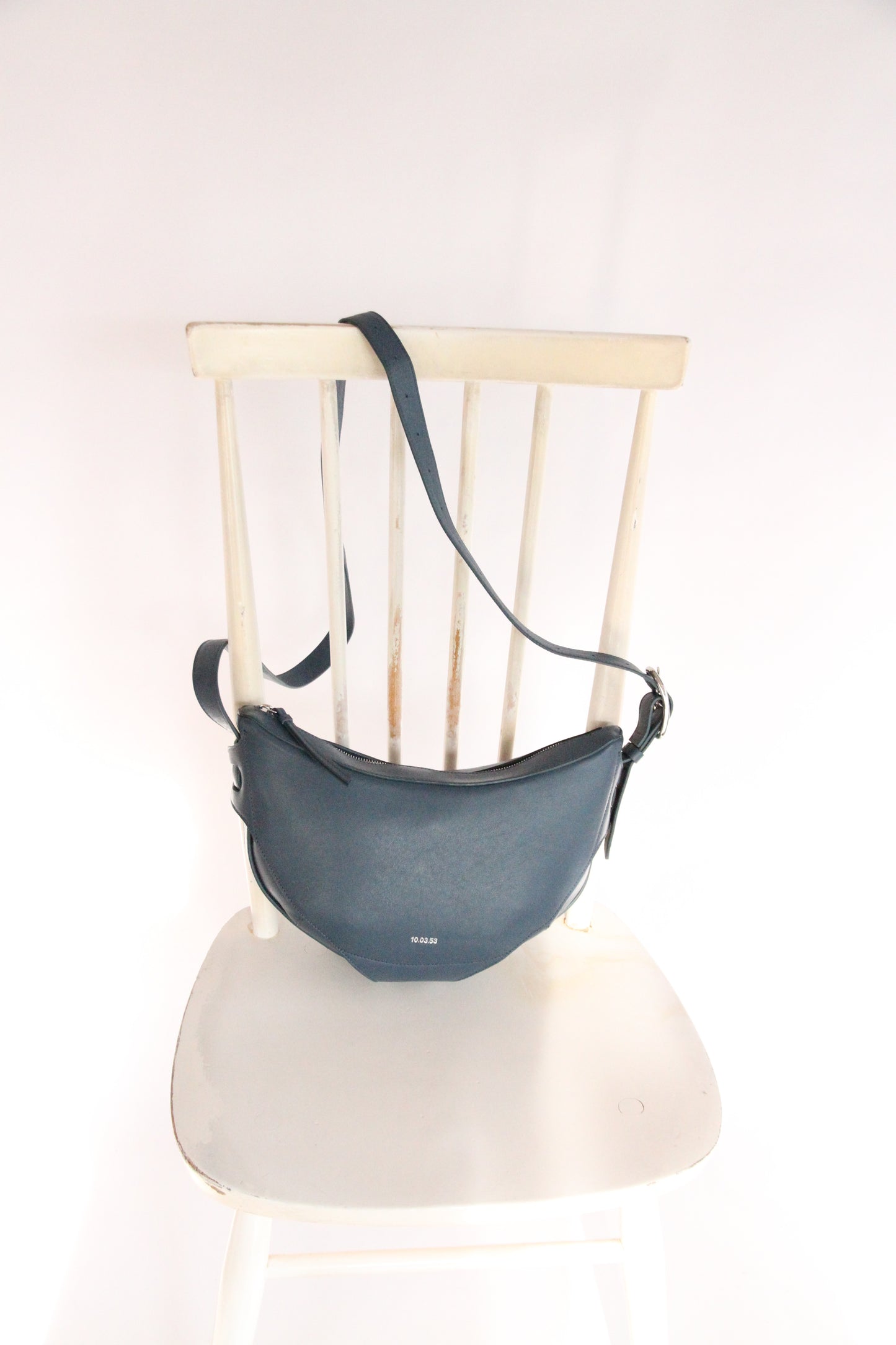 10.03.53 LARGE HALF-MOON / BLUE  29×23×11cm