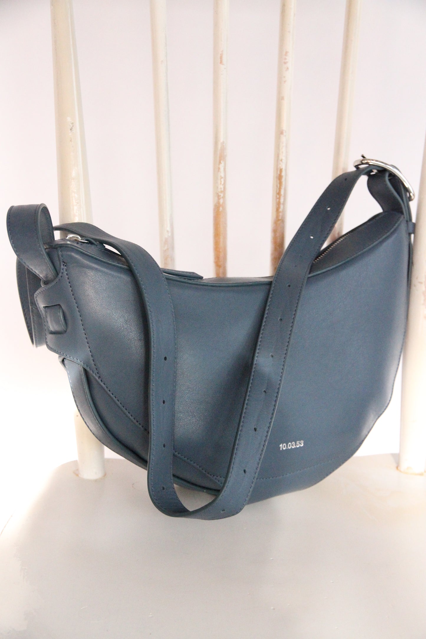 10.03.53 LARGE HALF-MOON / BLUE  29×23×11cm