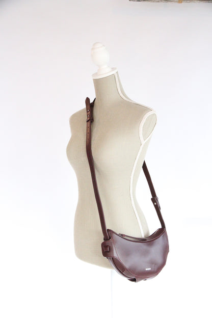 10.03.53 HALF-MOON / BURGUNDY 26cm×13cm×11cm
