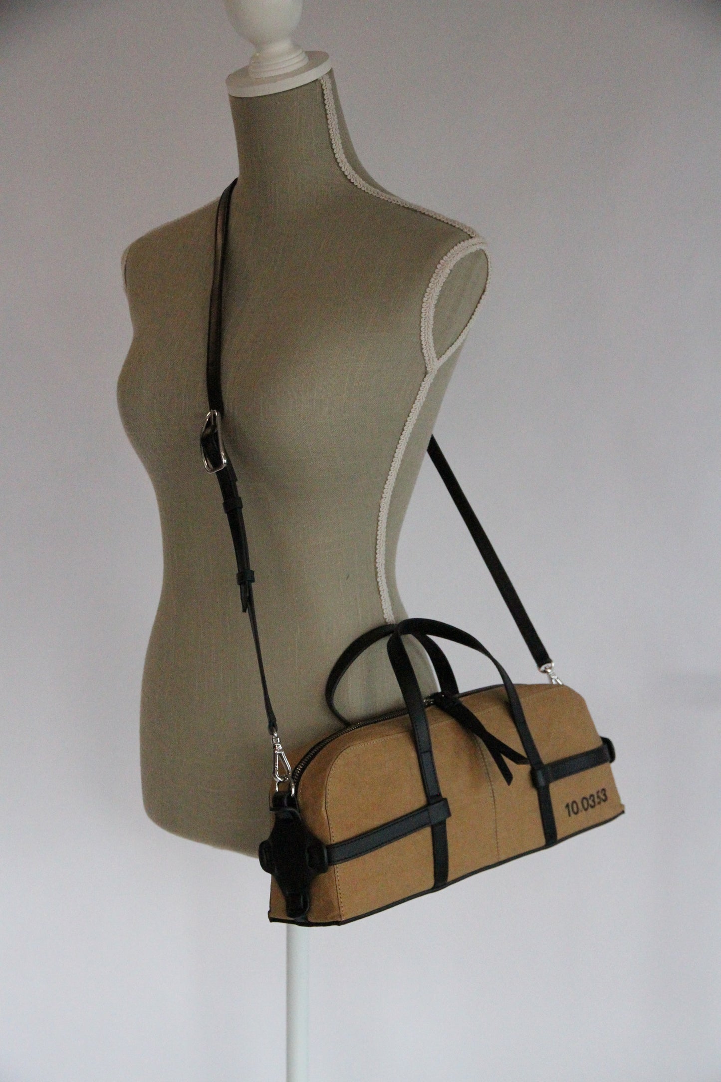 10.03.53 BAGUETTE SOFT / PAPER  37×13×8cm