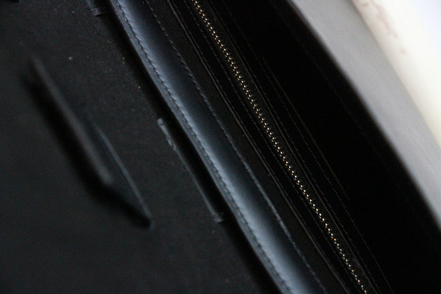 10.03.53 CONCRETE BAGUETTE / BLACK 28×16×6cm