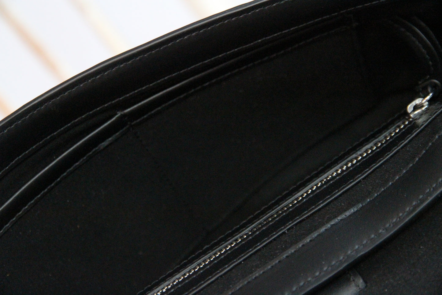 10.03.53 CONCRETE BAGUETTE / BLACK 28×16×6cm