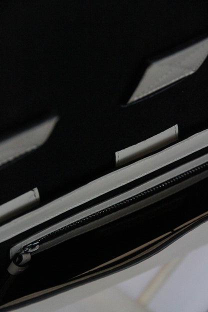 10.03.53 CONCRETE BAGUETTE / OFF-WHITE  28×16×6cm