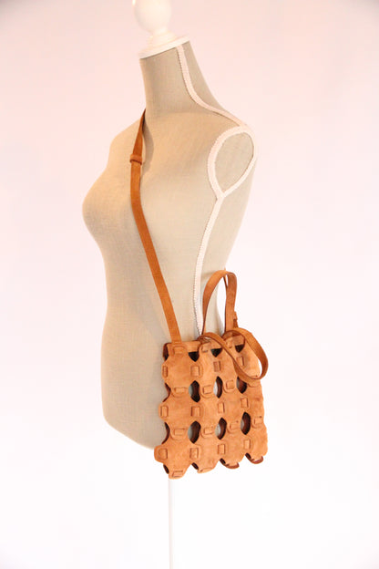 10.03.53 SMALL BRAIDED SUEDE  21×20cm
