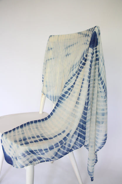 Plant-dyed cashmere-silk shawl / Blue