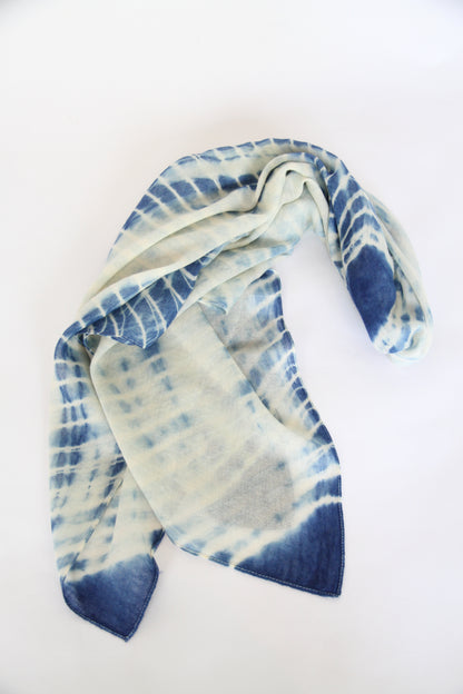 Plant-dyed cashmere-silk shawl / Blue