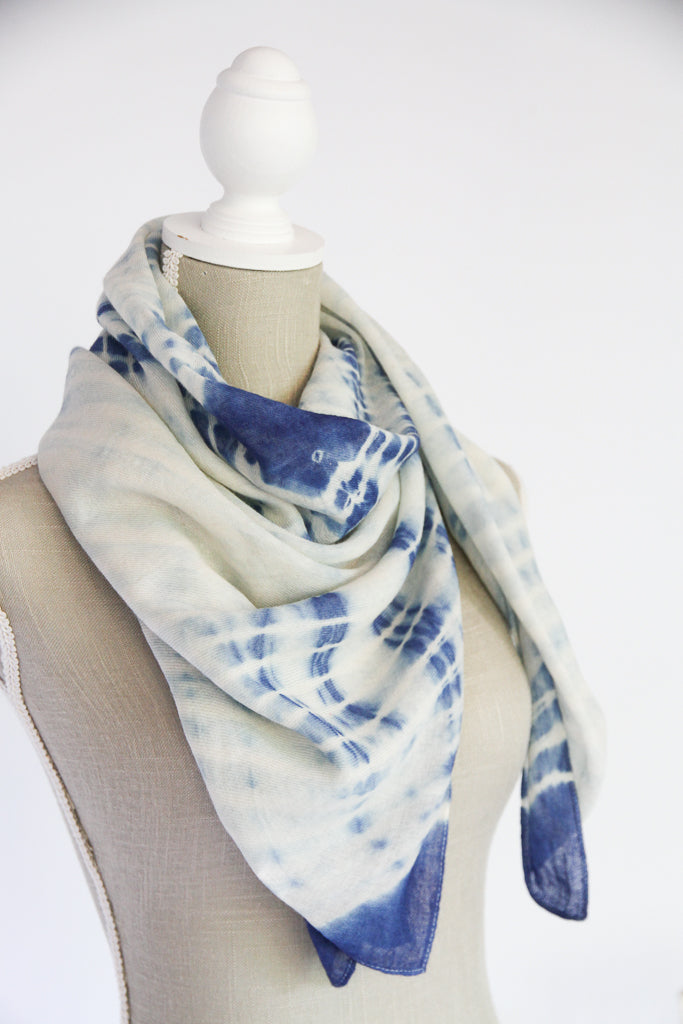 Plant-dyed cashmere-silk shawl / Blue