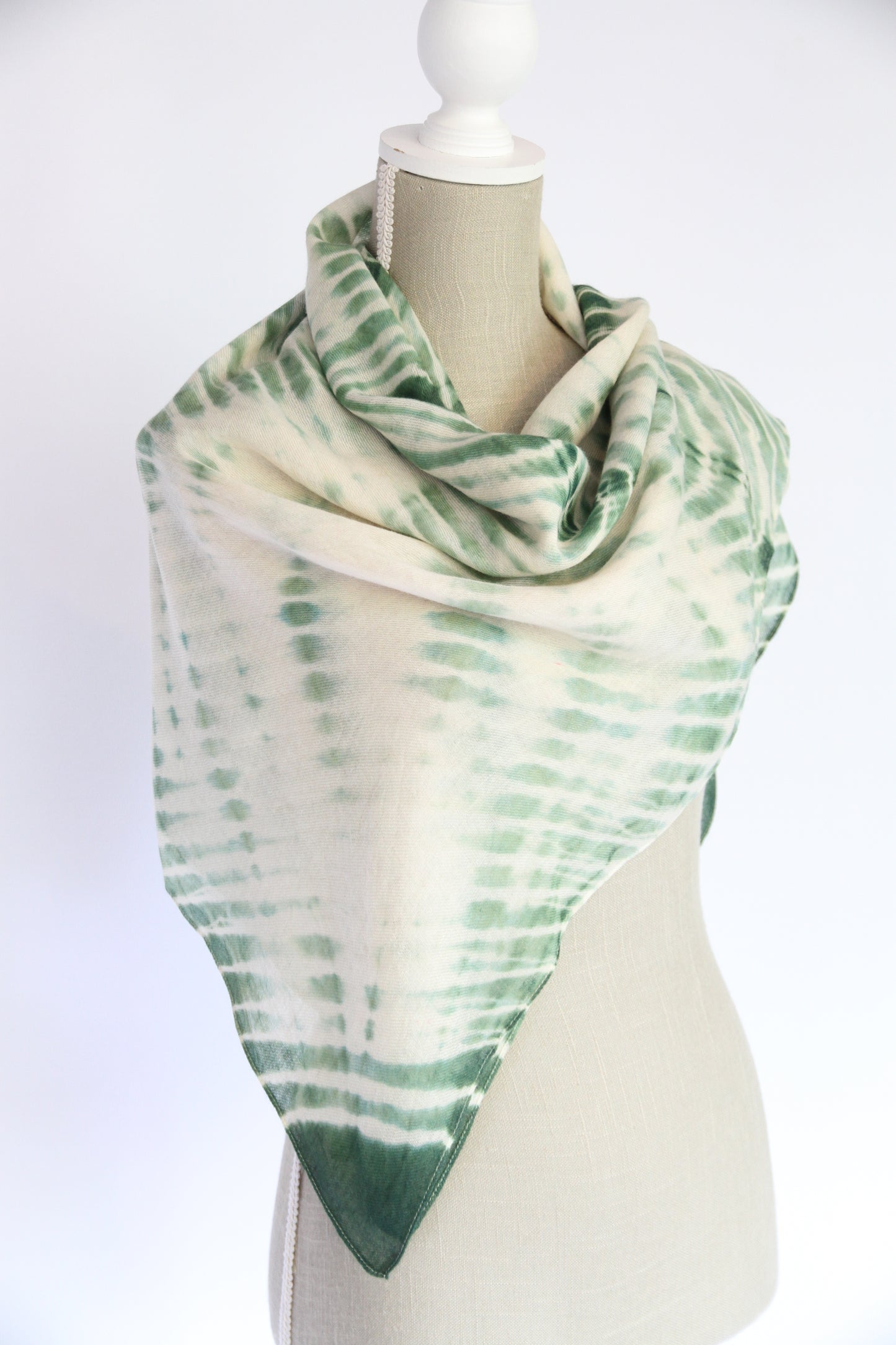 Plant-dyed cashmere-silk shawl / Green