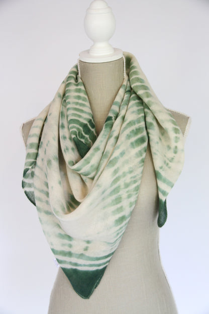 Plant-dyed cashmere-silk shawl / Green
