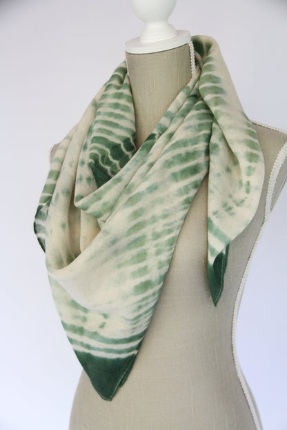 Plant-dyed cashmere-silk shawl / Green