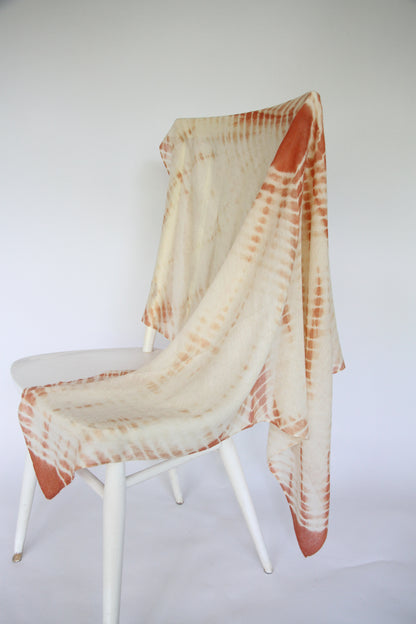 Plant-dyed cashmere-silk shawl / Orange