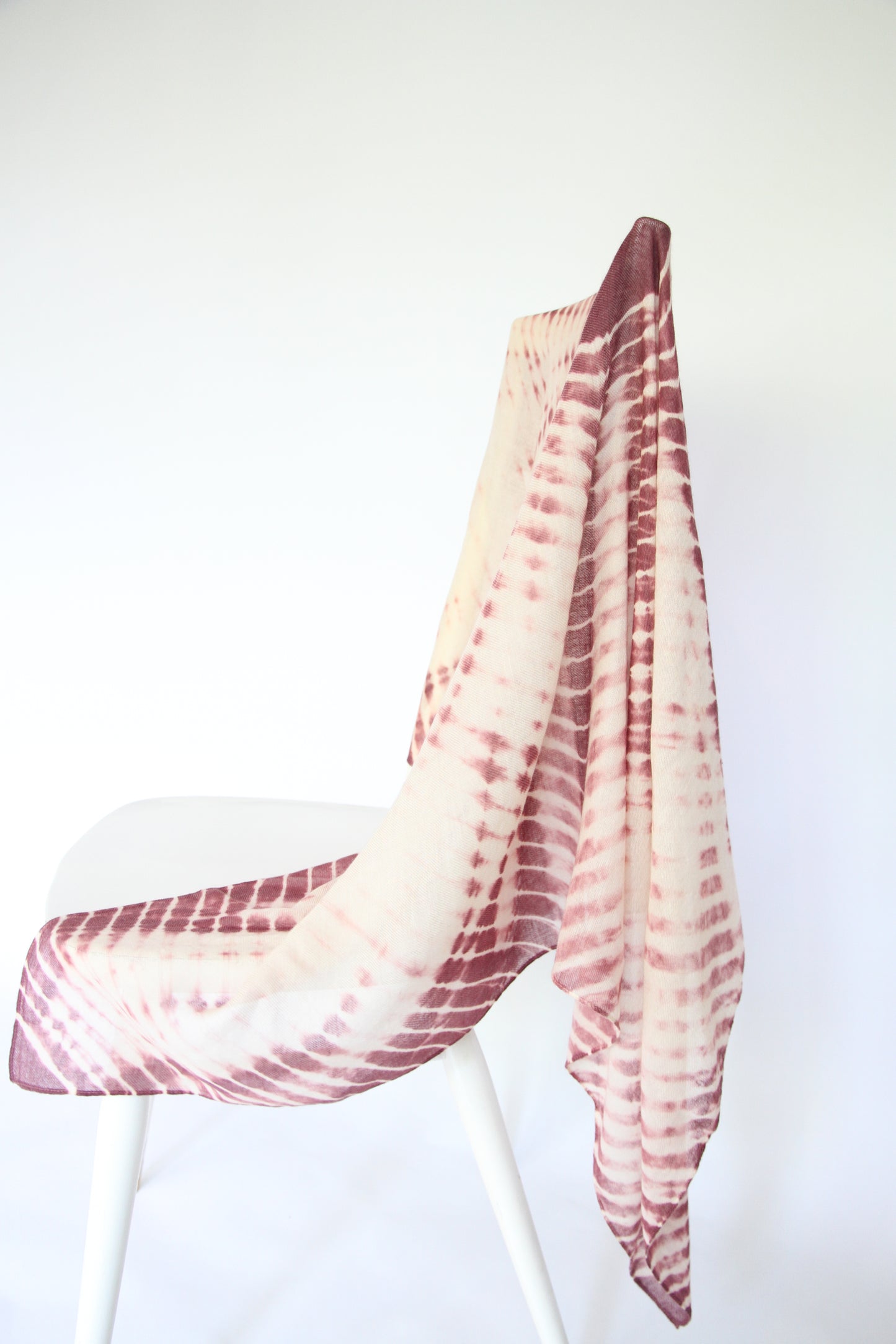 Plant-dyed cashmere-silk shawl / Purple