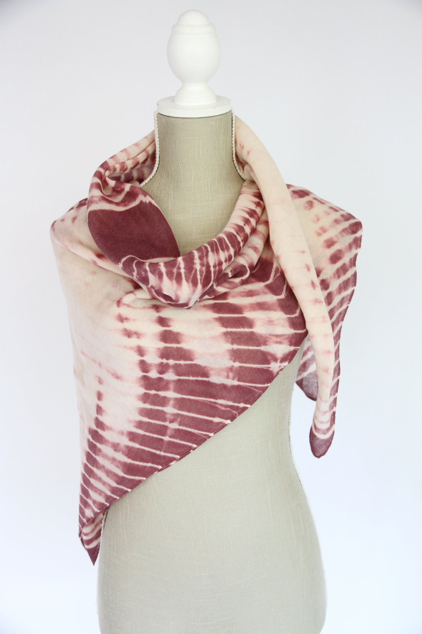 Plant-dyed cashmere-silk shawl / Purple