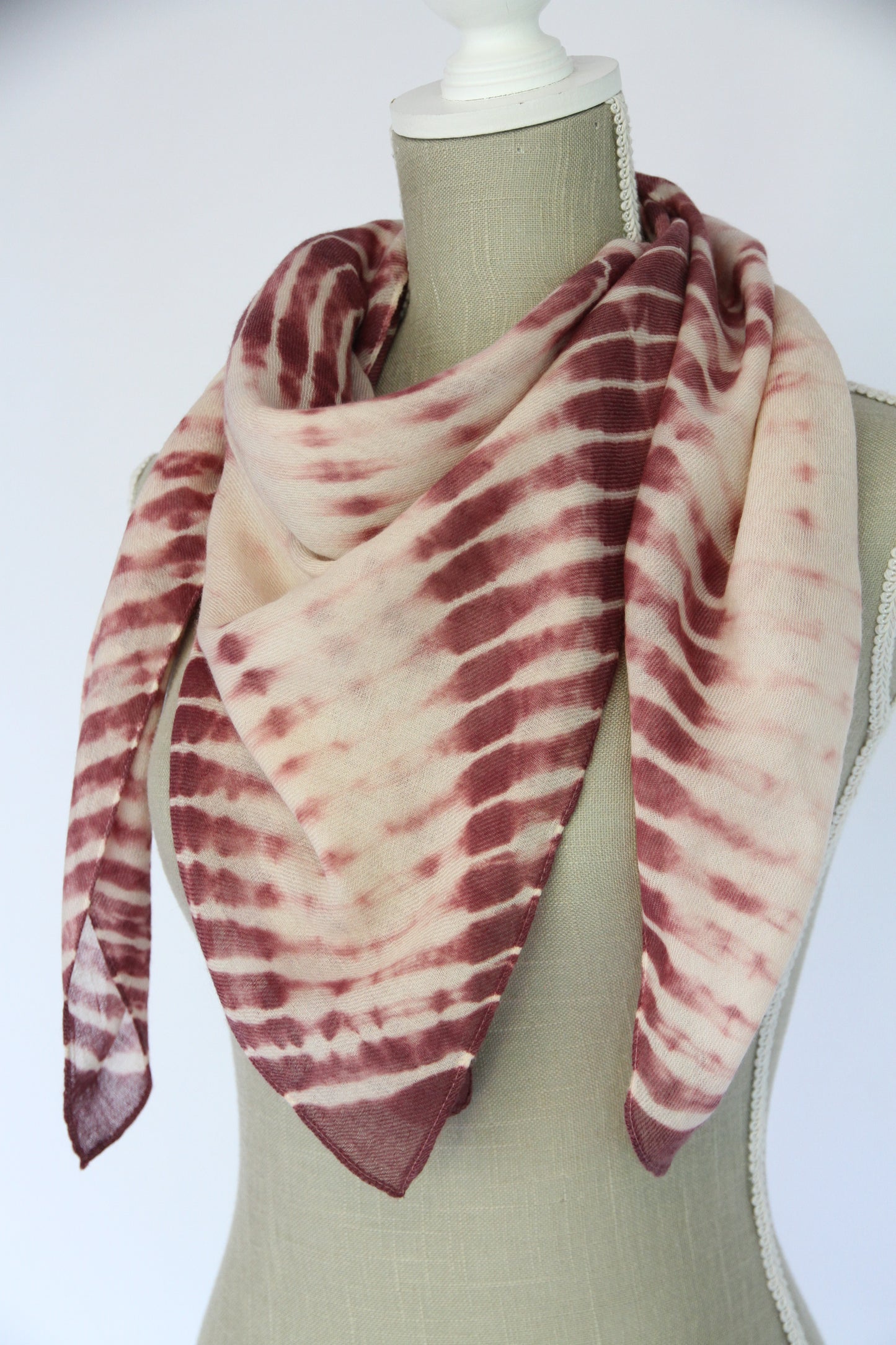 Plant-dyed cashmere-silk shawl / Purple
