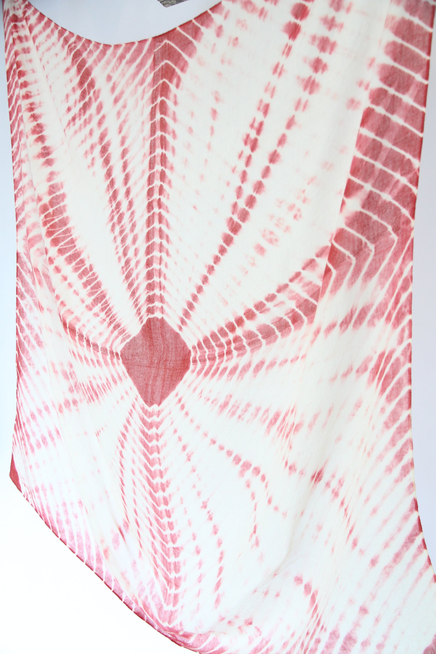 Plant-dyed cashmere-silk shawl / Red