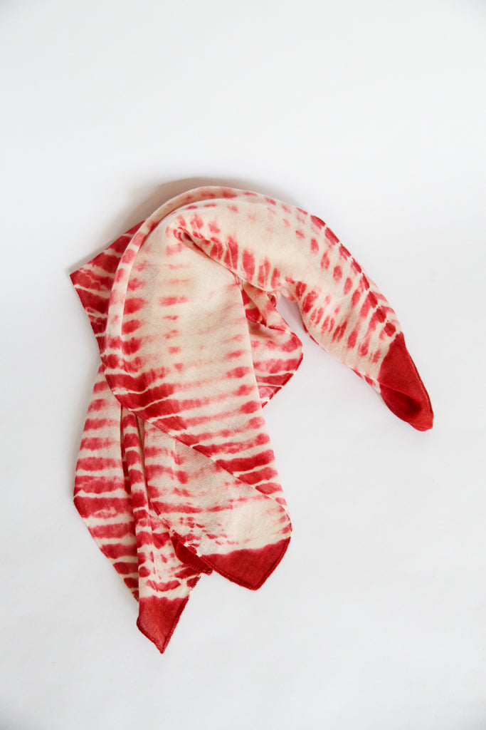 Plant-dyed cashmere-silk shawl / Red