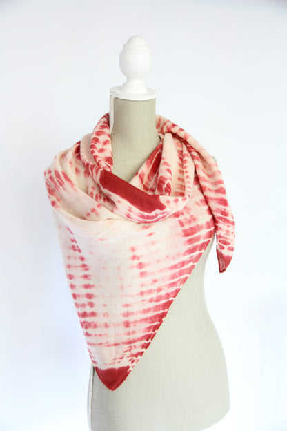 Plant-dyed cashmere-silk shawl / Red