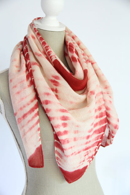 Plant-dyed cashmere-silk shawl / Red
