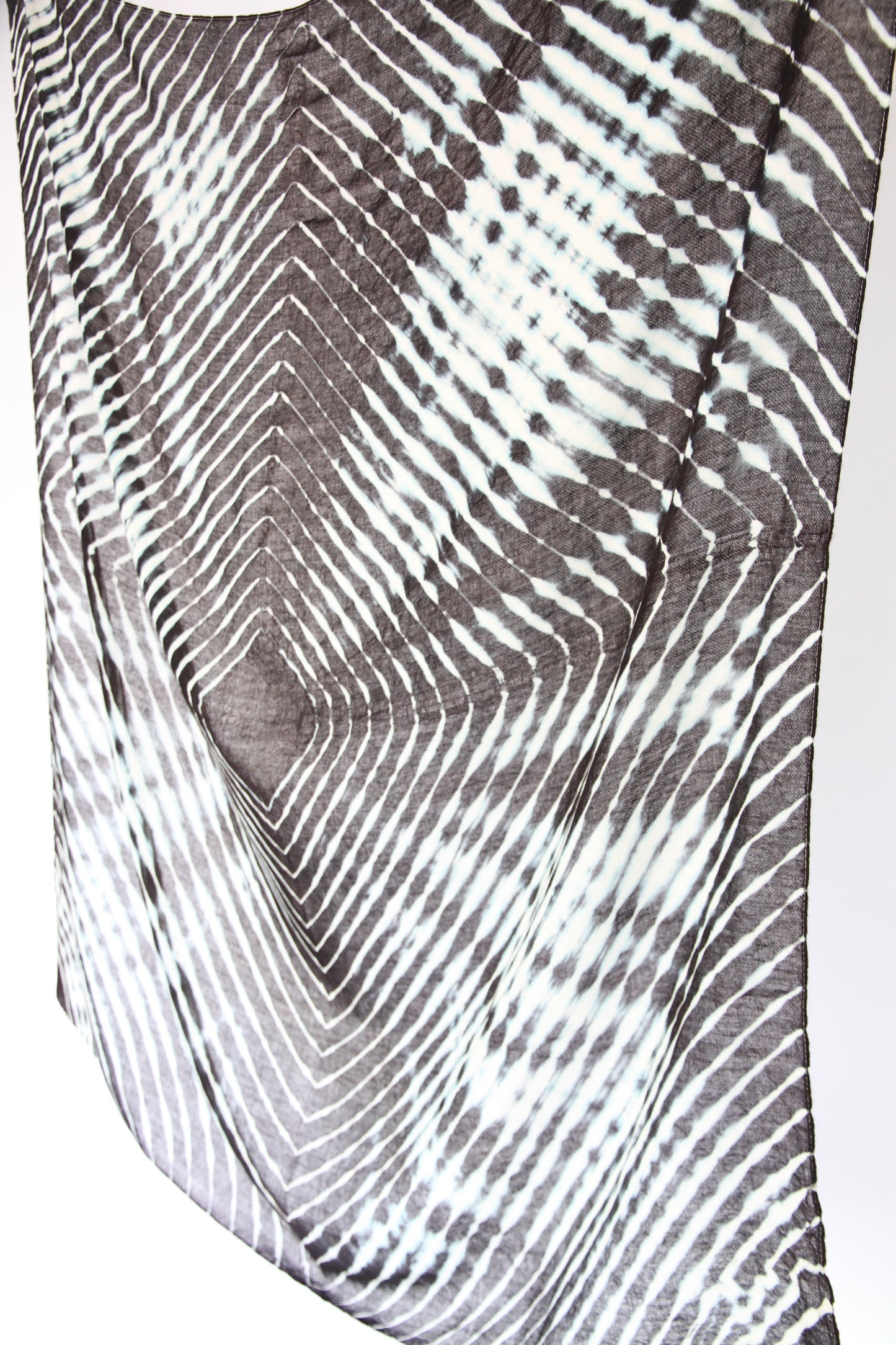 Plant-dyed cashmere-silk shawl / Black