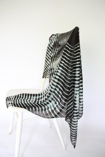 Plant-dyed cashmere-silk shawl / Black
