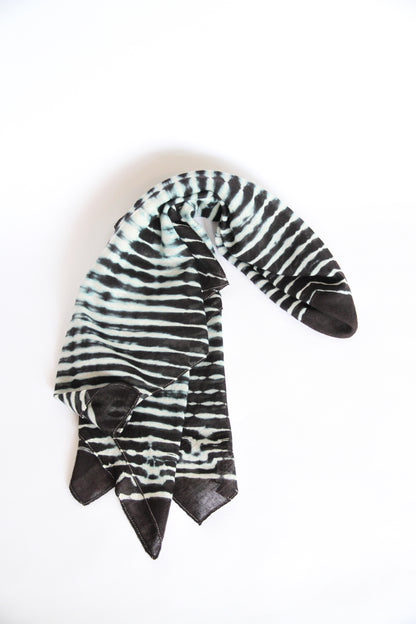 Plant-dyed cashmere-silk shawl / Black