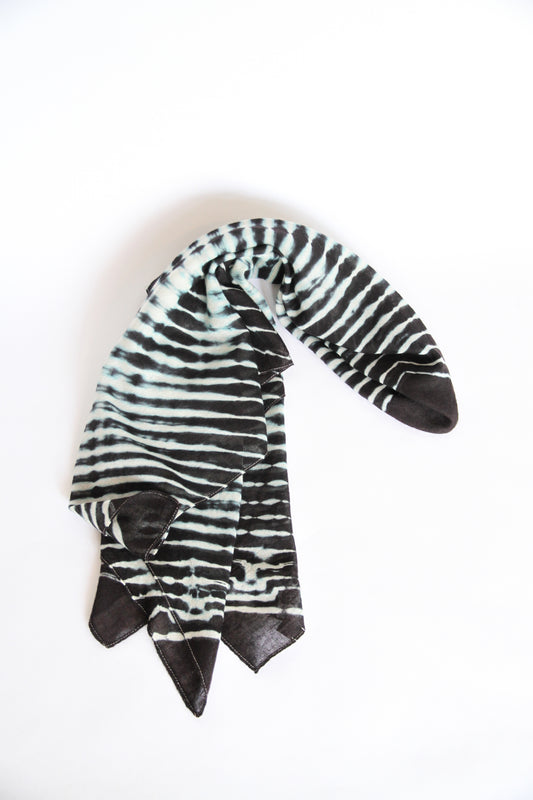 Plant-dyed cashmere-silk shawl / Black