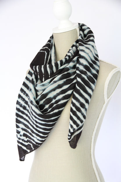 Plant-dyed cashmere-silk shawl / Black