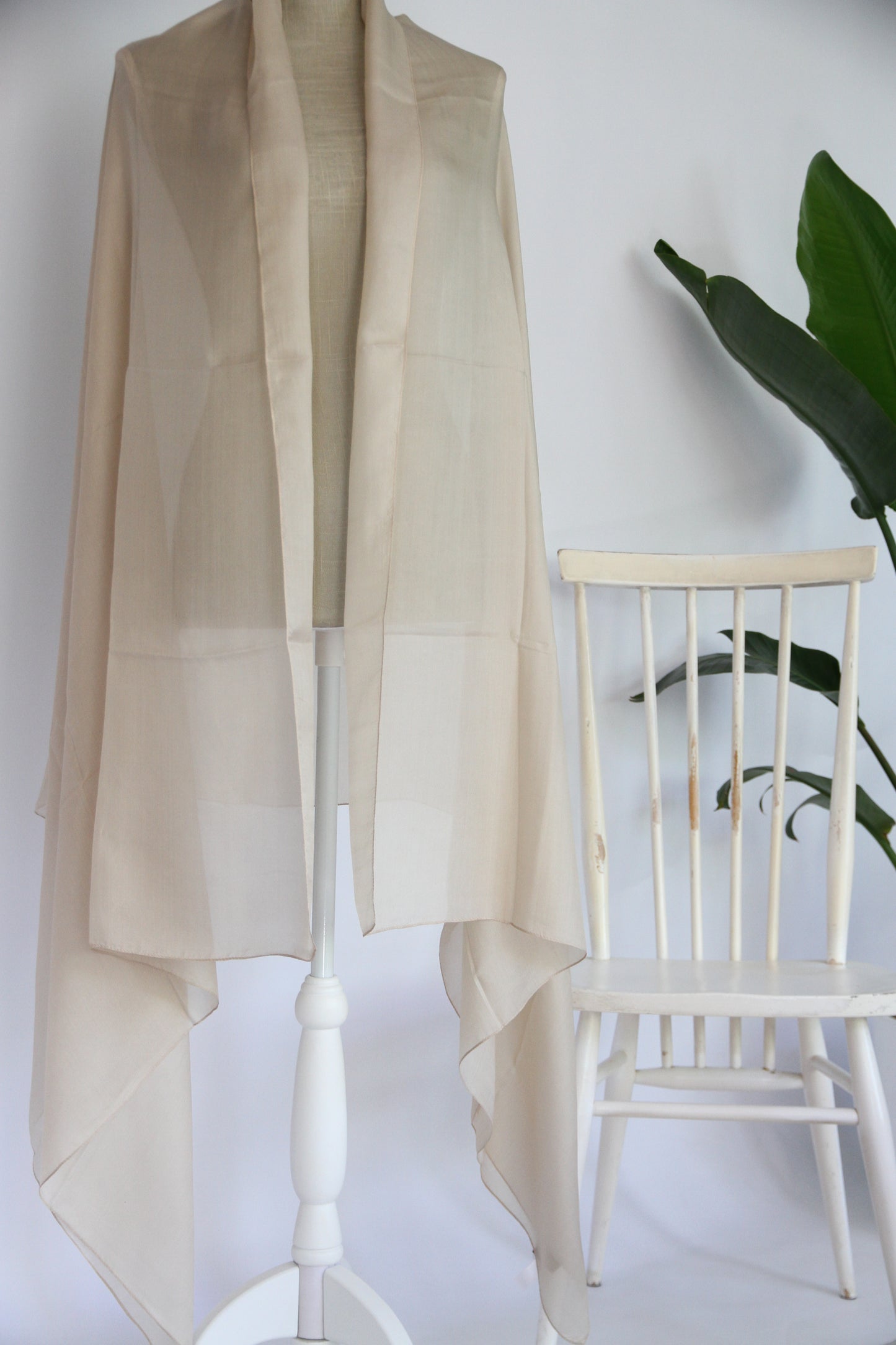 Plant-dyed silk shawl / Gray