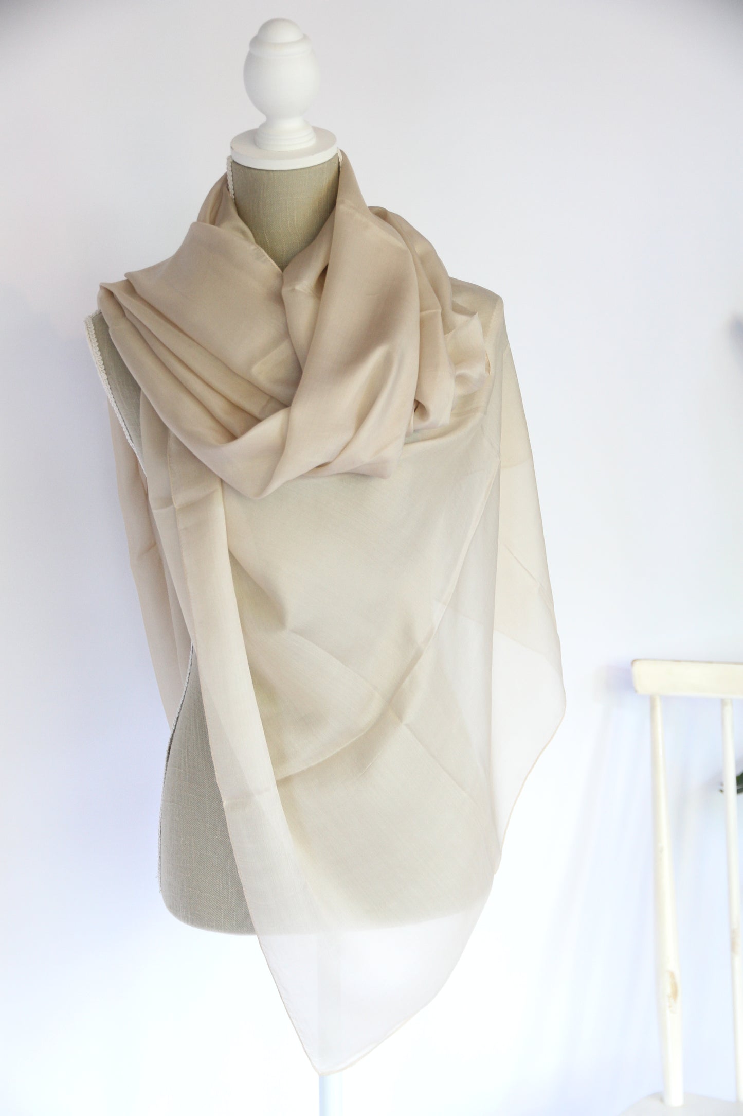 Plant-dyed silk shawl / Gray