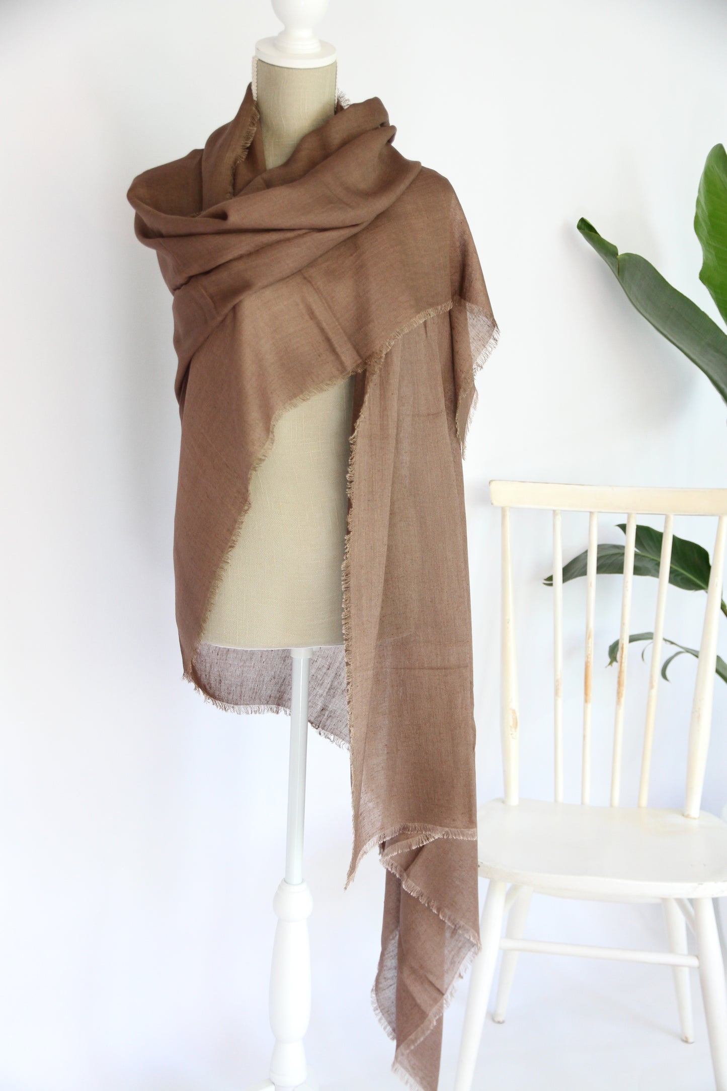 Plant-dyed modal linen shawl / Brown
