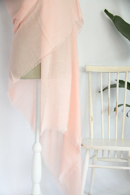 Plant-dyed modal linen shawl / Pink