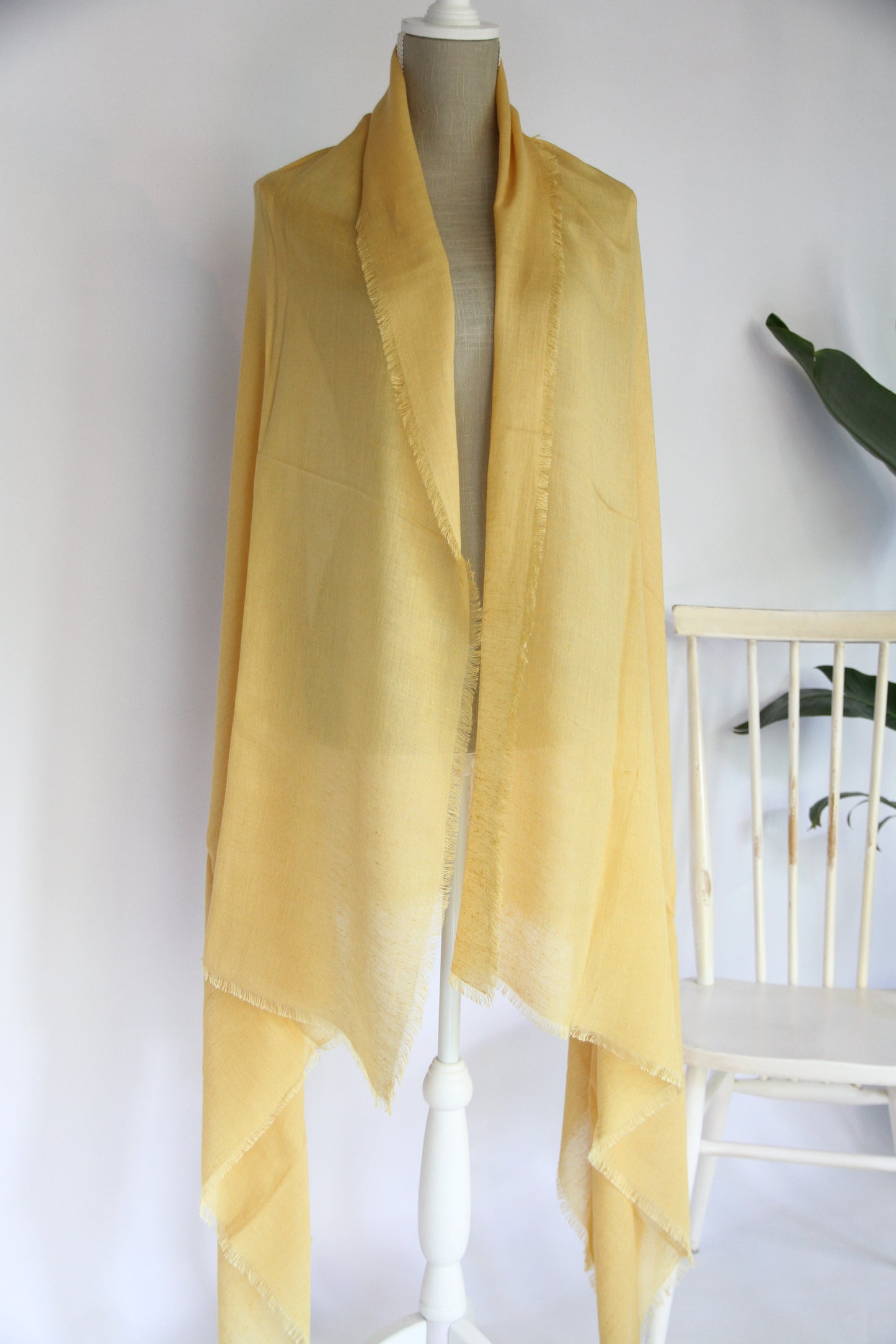 Plant-dyed modal linen shawl / Yellow